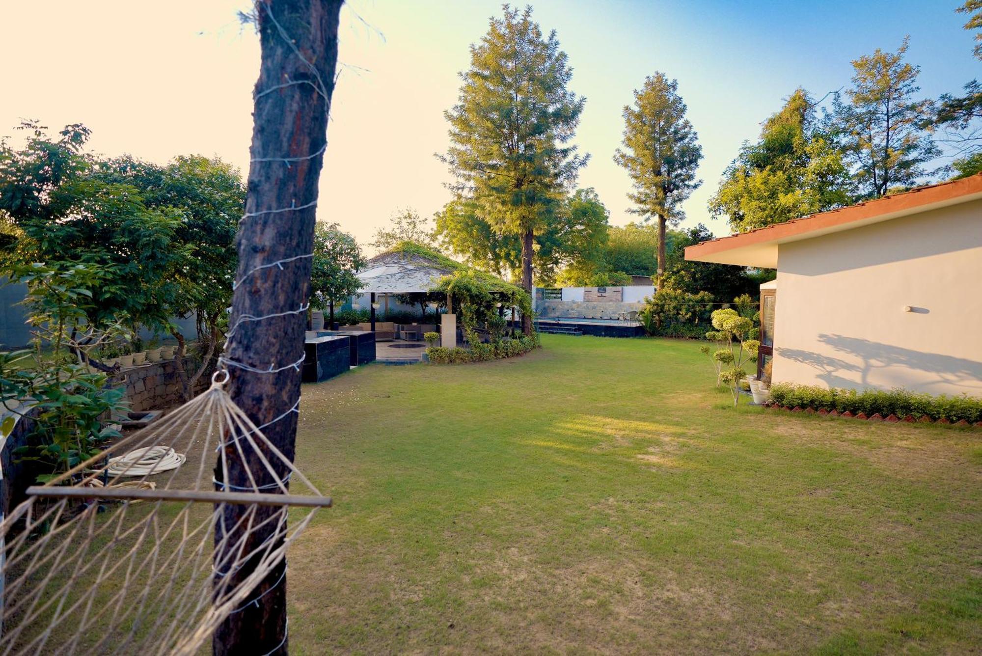 Farm The Retreat - With Private Pool Villa Manesar Buitenkant foto