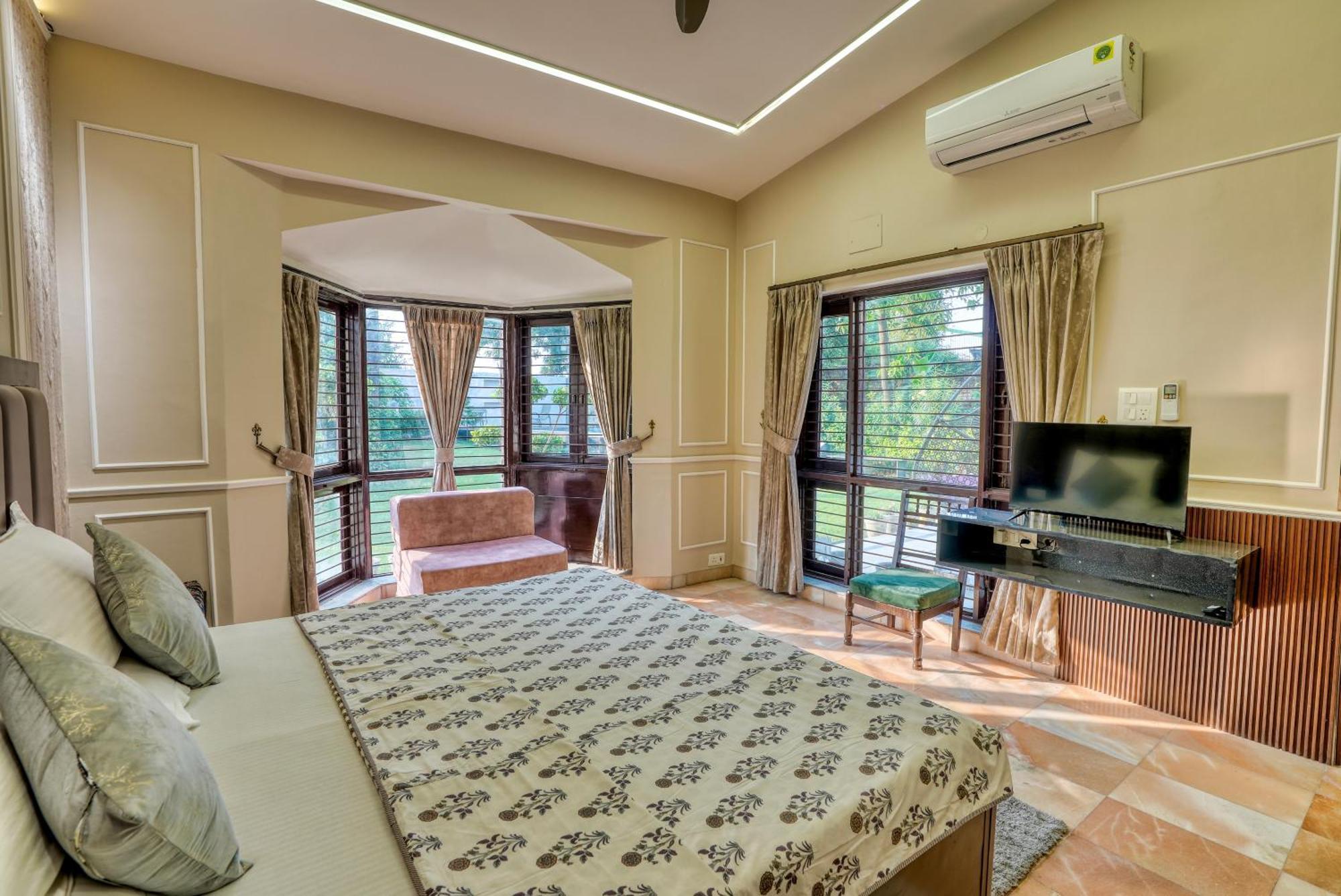 Farm The Retreat - With Private Pool Villa Manesar Buitenkant foto