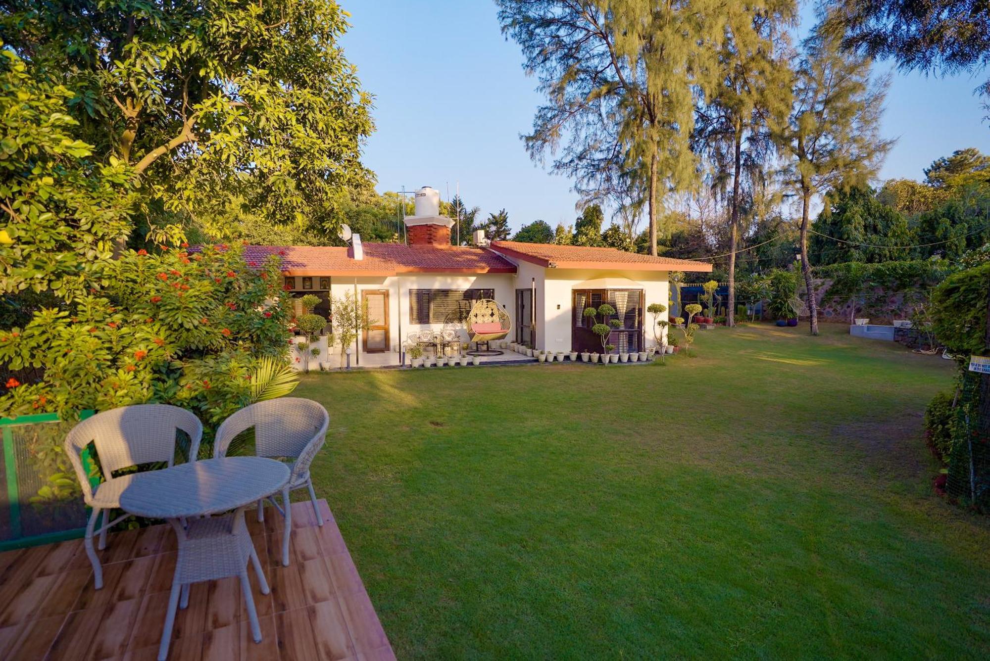 Farm The Retreat - With Private Pool Villa Manesar Buitenkant foto