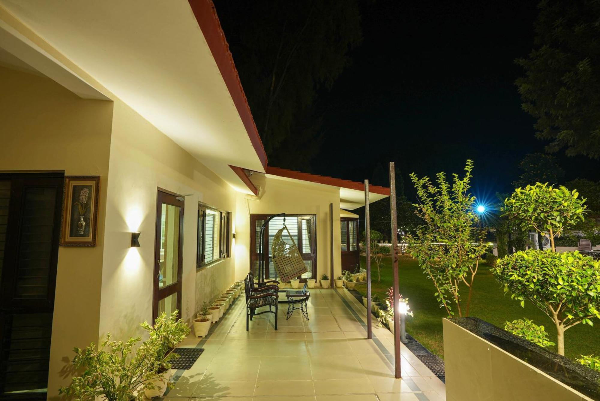 Farm The Retreat - With Private Pool Villa Manesar Buitenkant foto