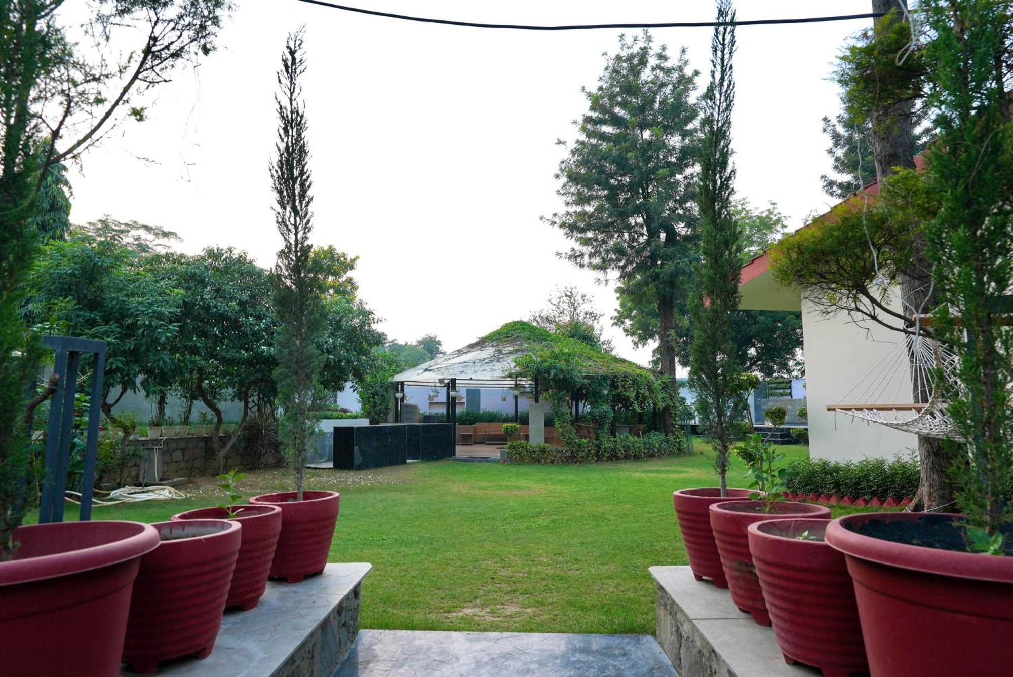 Farm The Retreat - With Private Pool Villa Manesar Buitenkant foto