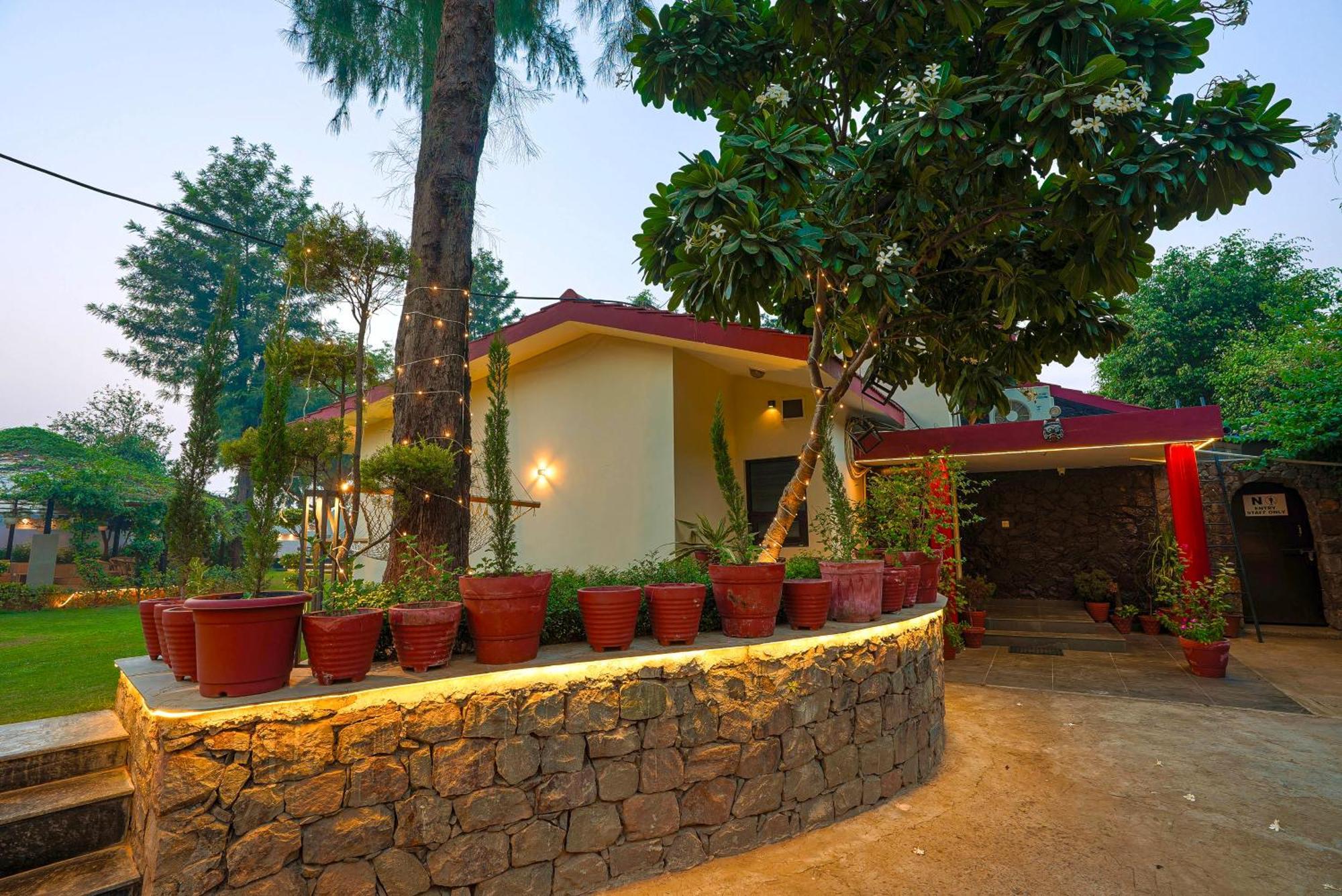 Farm The Retreat - With Private Pool Villa Manesar Buitenkant foto